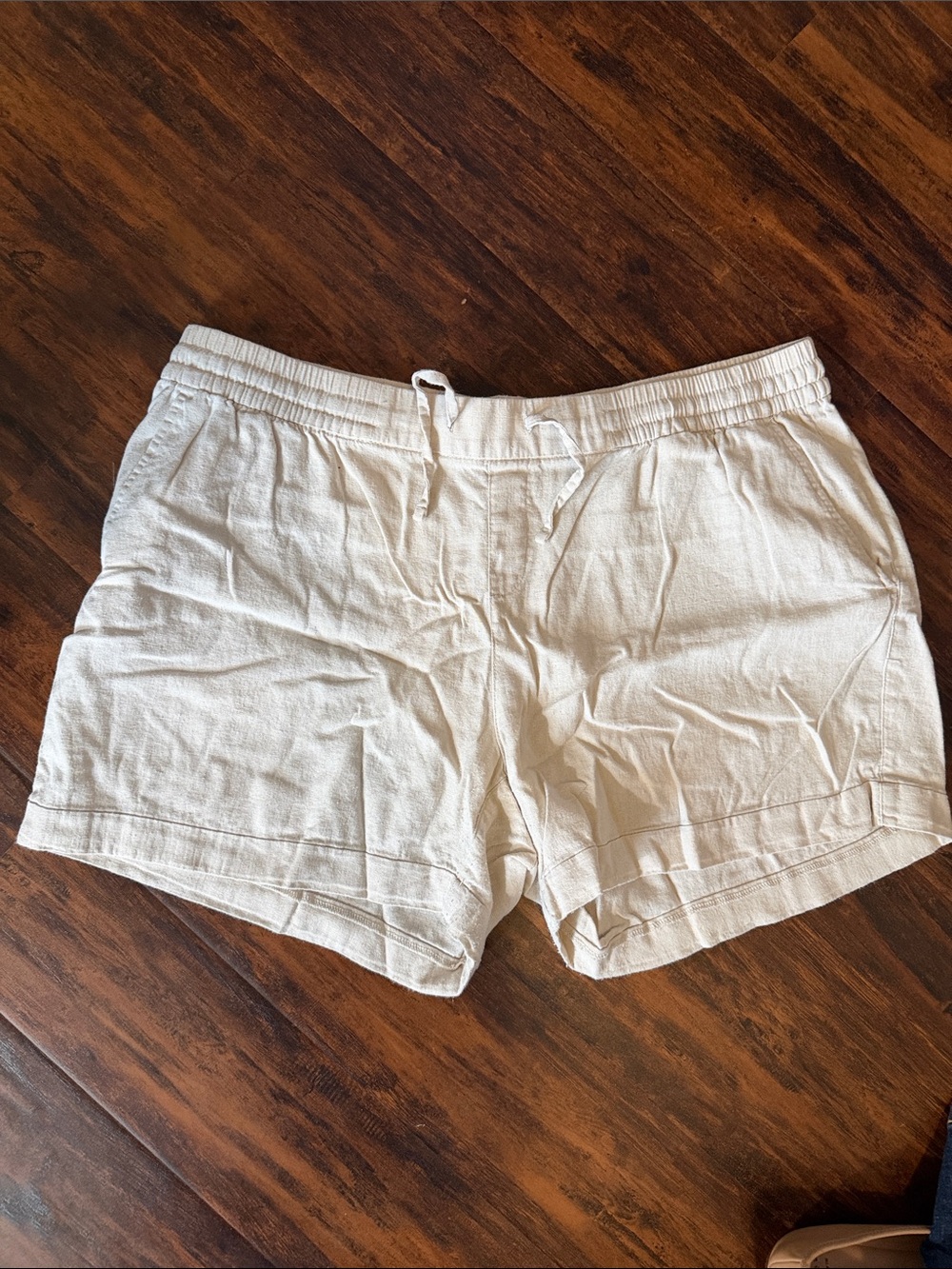 Old Navy Cream Drawstring Athletic Shorts